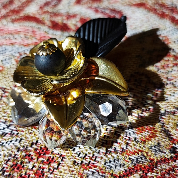 Shiny Gold Tone Brooch Matte Black Leaf Clear Lucite Faceted Accents Vintage - Picture 10 of 10